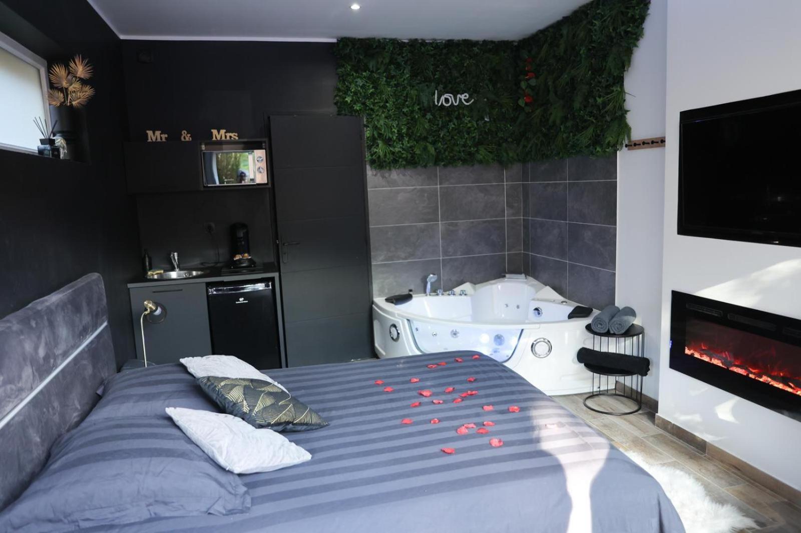 Loft, Studio And Love Rooms Bourg-Saint-Christophe Cameră foto