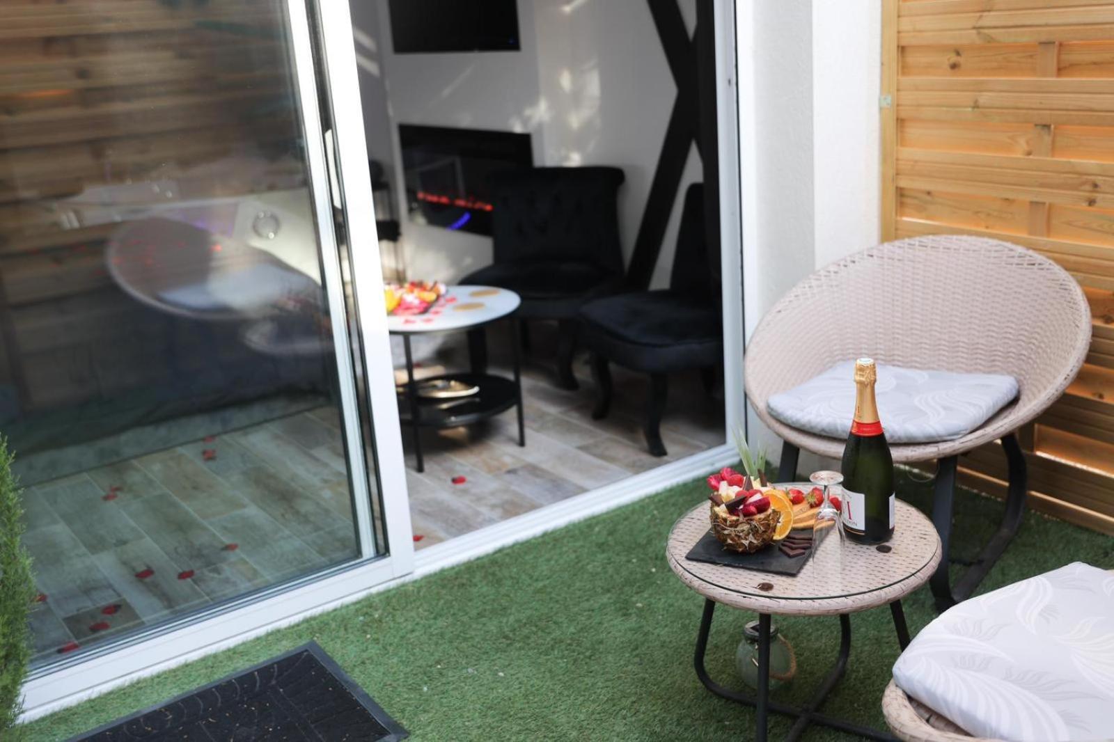 Loft, Studio And Love Rooms Bourg-Saint-Christophe Cameră foto